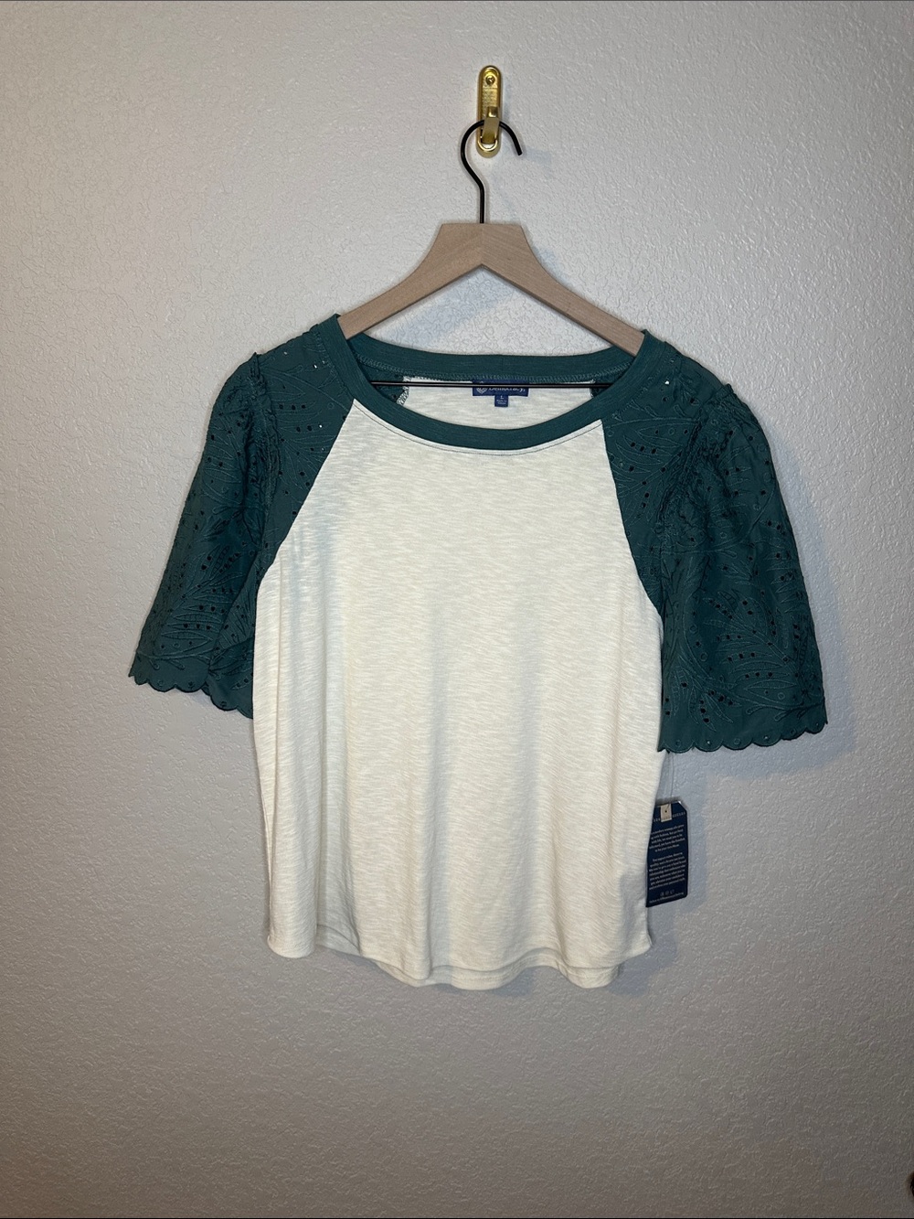 NWT Democracy Embroidered Eyelet Puff Raglan Sleeve Top Large Green Cream - Picture 4 of 8